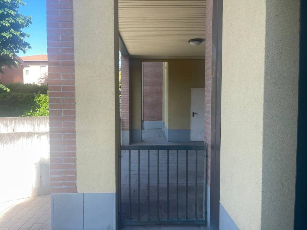 negozio in vendita a Dozza in zona Toscanella