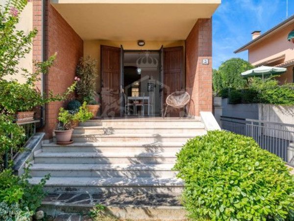 casa indipendente in vendita a Dozza