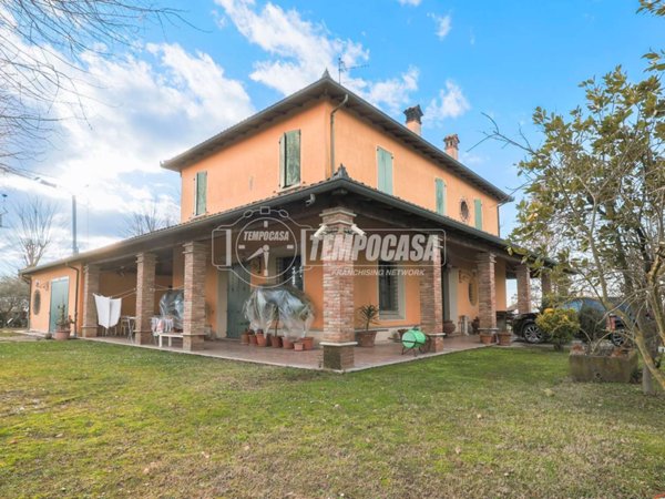 casa indipendente in vendita a Dozza