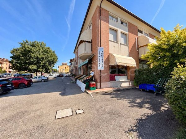 locale commerciale in vendita a Dozza in zona Toscanella