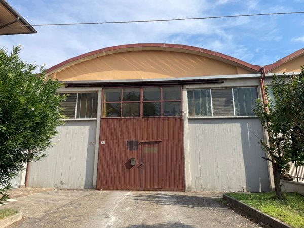 locale di sgombero in vendita a Dozza in zona Toscanella