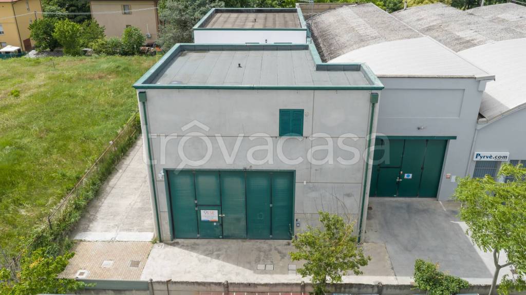 locale commerciale in vendita a Dozza in zona Toscanella