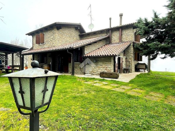 casa indipendente in vendita a Fontanelice