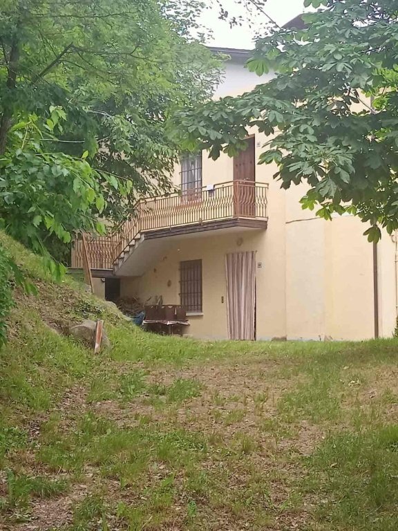 appartamento in vendita a Gaggio Montano in zona Pietracolora