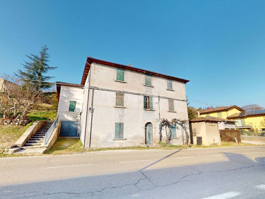 casa indipendente in vendita a Gaggio Montano in zona Marano