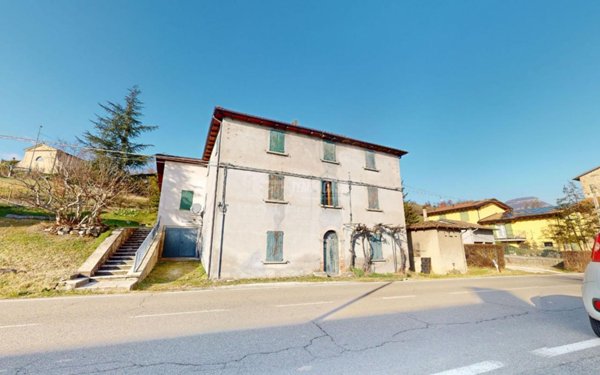 casa indipendente in vendita a Gaggio Montano in zona Marano