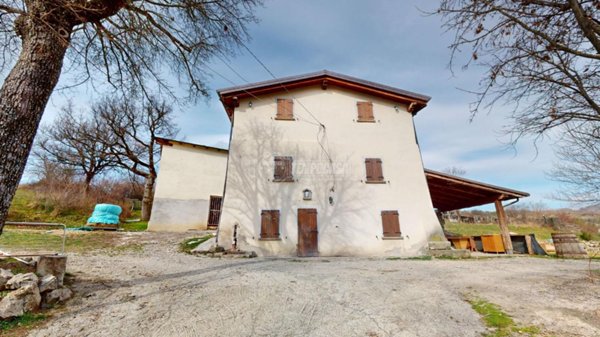 casa indipendente in vendita a Gaggio Montano in zona Marano