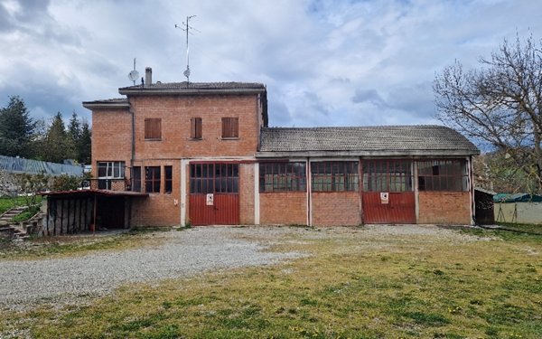 appartamento in vendita a Gaggio Montano in zona Pietracolora