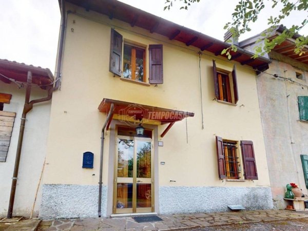 casa indipendente in vendita a Gaggio Montano in zona Marano
