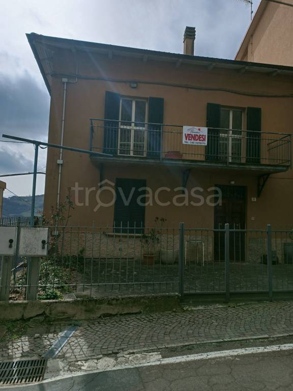 casa indipendente in vendita a Gaggio Montano