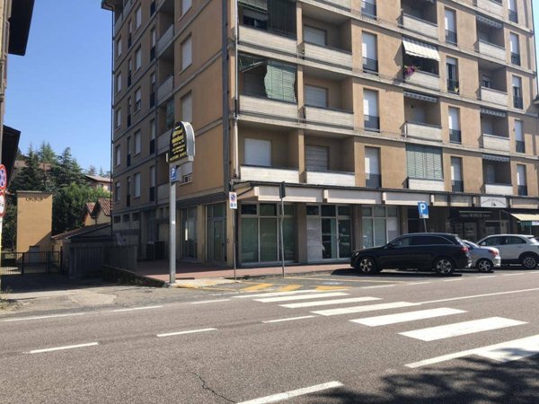 negozio in vendita a Gaggio Montano in zona Silla