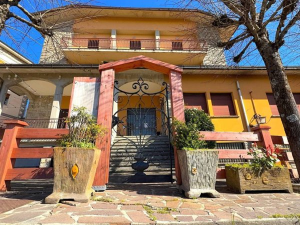 negozio in vendita a Gaggio Montano in zona Marano