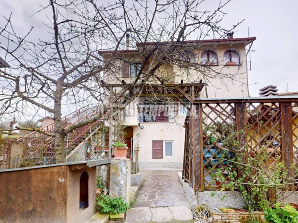 casa indipendente in vendita a Gaggio Montano in zona Marano