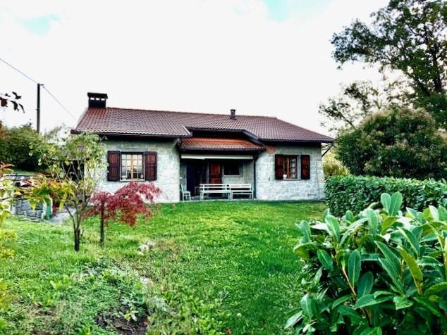 casa indipendente in vendita a Gaggio Montano in zona Bombiana