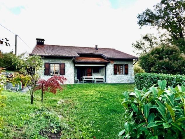 casa indipendente in vendita a Gaggio Montano in zona Bombiana