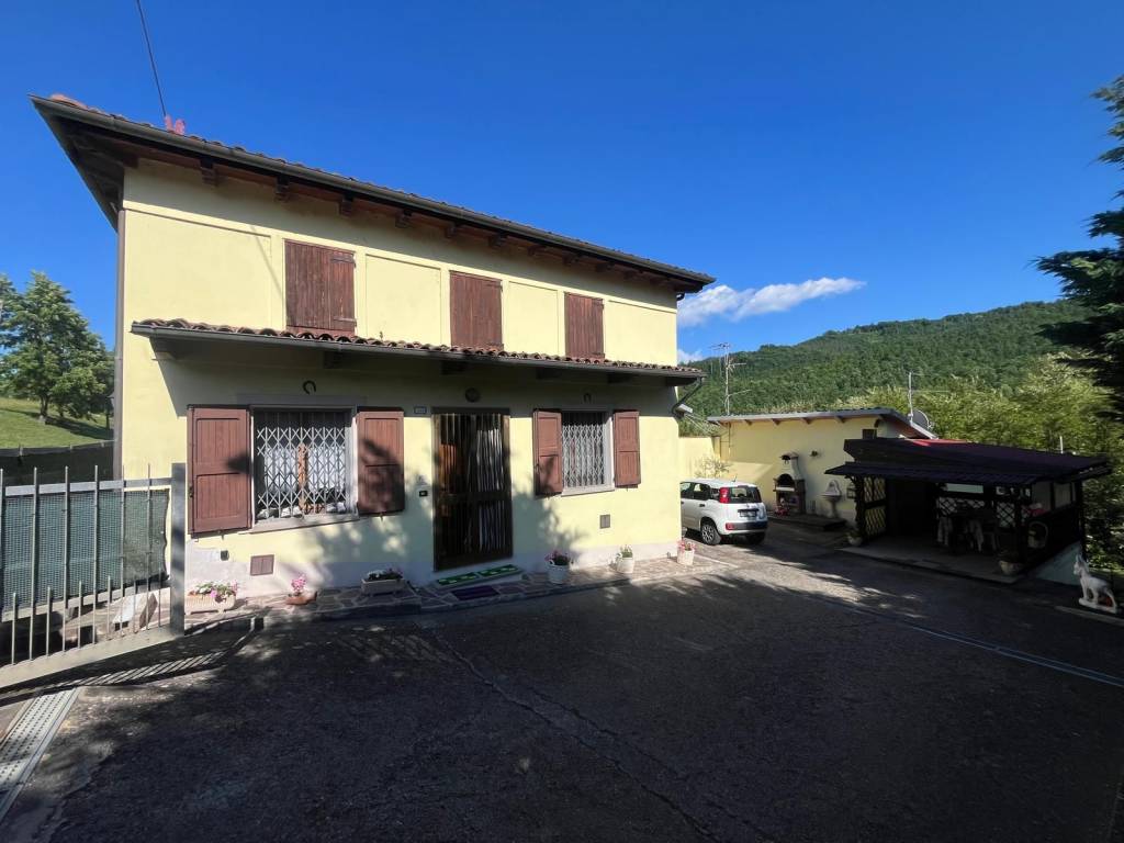 casa indipendente in vendita a Gaggio Montano in zona Marano