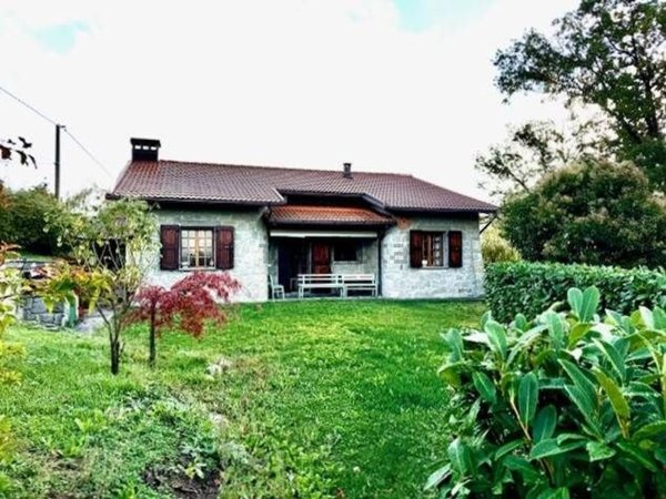 casa indipendente in vendita a Gaggio Montano in zona Bombiana