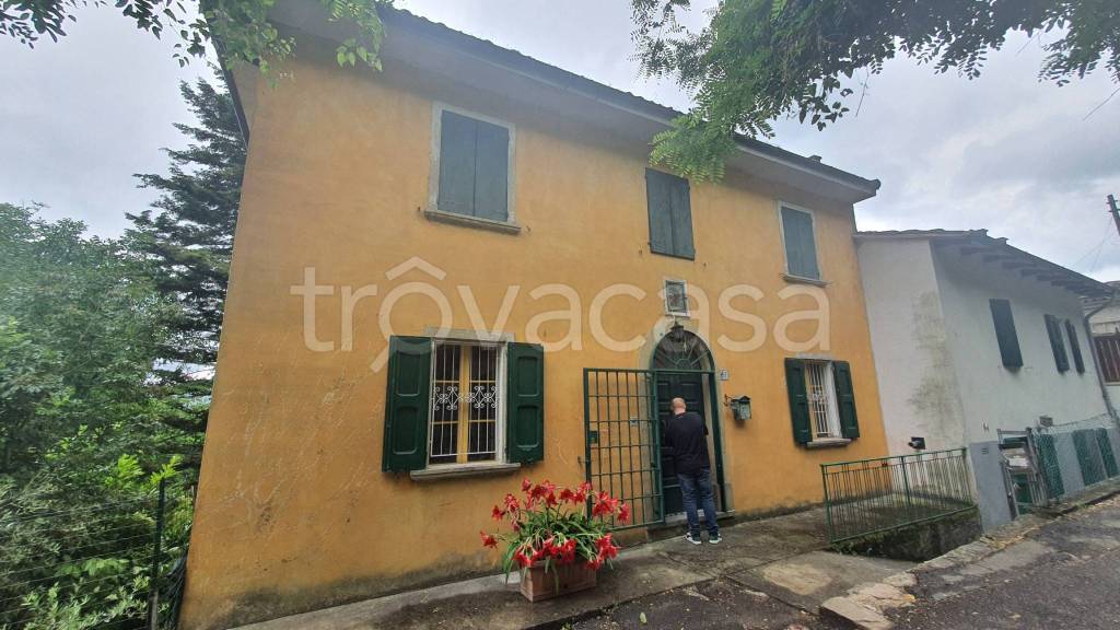 casa indipendente in vendita a Gaggio Montano