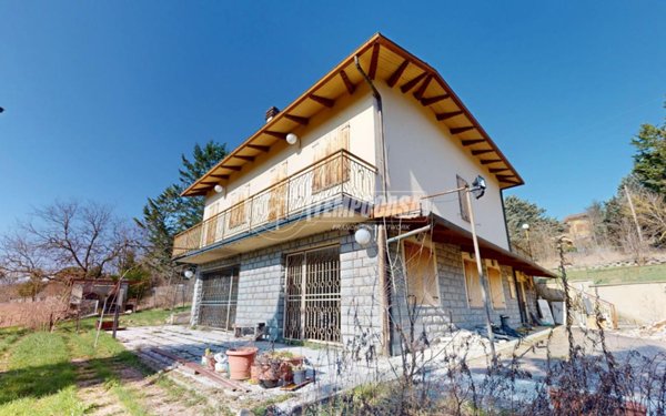 casa indipendente in vendita a Gaggio Montano