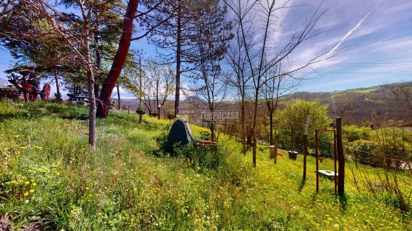 casa indipendente in vendita a Gaggio Montano