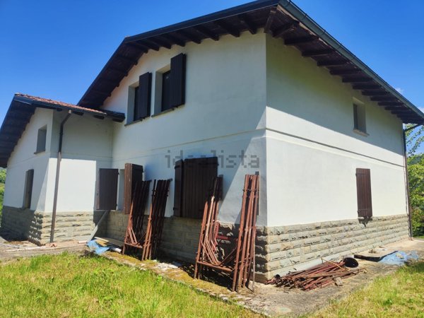 casa indipendente in vendita a Gaggio Montano in zona Marano