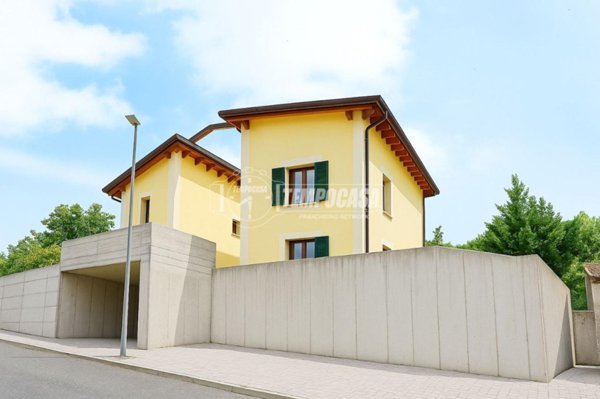 appartamento in vendita a Gaggio Montano in zona Marano