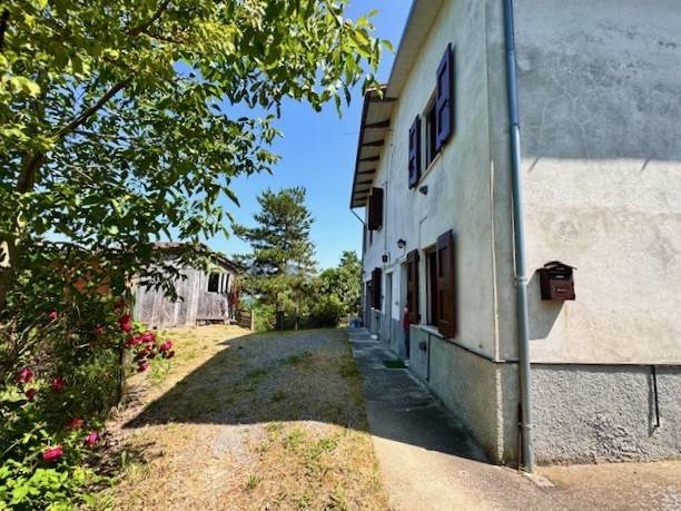 casa indipendente in vendita a Gaggio Montano in zona Marano