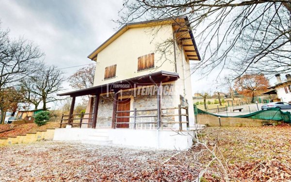 casa indipendente in vendita a Gaggio Montano in zona Marano