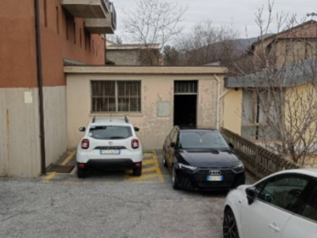 locale commerciale in vendita a Gaggio Montano in zona Silla