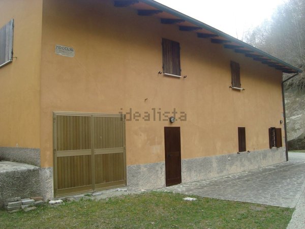 pentavano in vendita a Gaggio Montano in zona Pietracolora