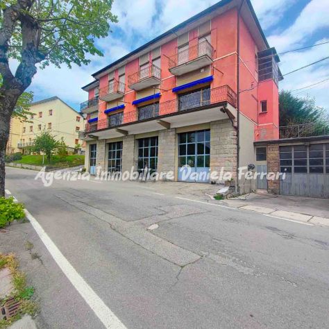 appartamento in vendita a Gaggio Montano in zona Pietracolora