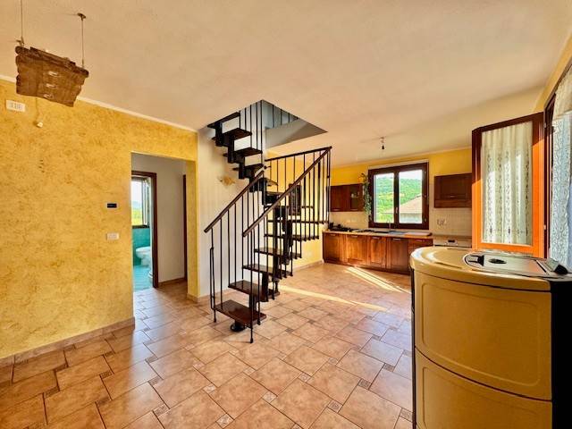 casa indipendente in vendita a Gaggio Montano in zona Marano