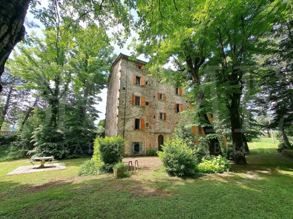 intera palazzina in vendita a Gaggio Montano in zona Silla