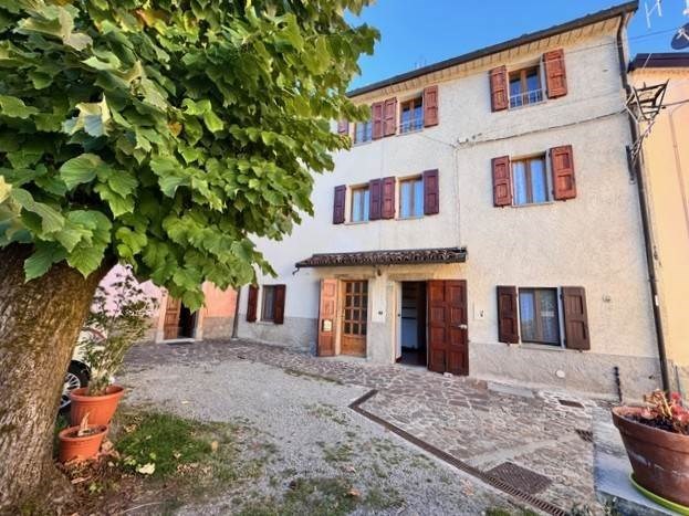 casa indipendente in vendita a Gaggio Montano