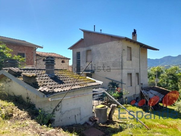 appartamento in vendita a Gaggio Montano in zona Pietracolora