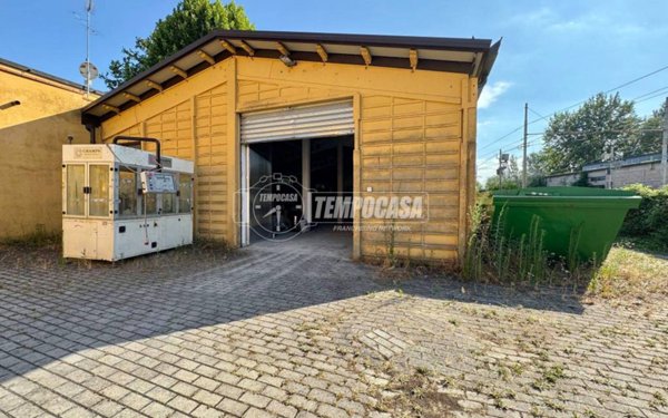 locale commerciale in vendita a Galliera