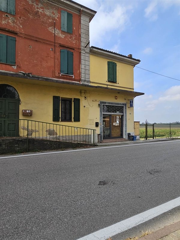 negozio in vendita a Galliera