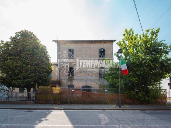 locale commerciale in vendita a Galliera