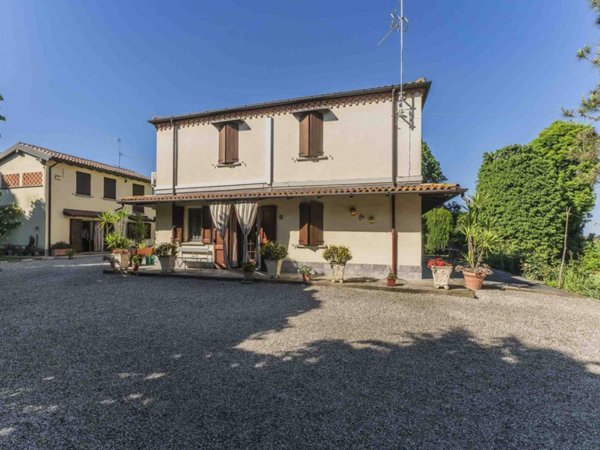 casa indipendente in vendita a Galliera