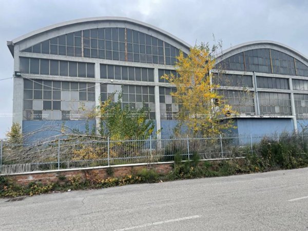 locale commerciale in vendita a Granarolo dell'Emilia in zona Cadriano