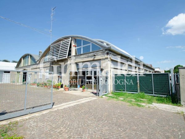locale commerciale in vendita a Granarolo dell'Emilia in zona Cadriano