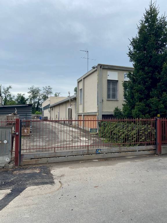 capannone in vendita a Granarolo dell'Emilia in zona Cadriano