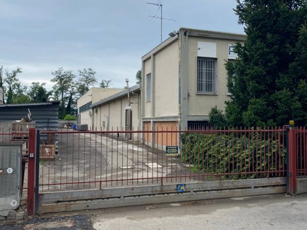 capannone in vendita a Granarolo dell'Emilia in zona Cadriano
