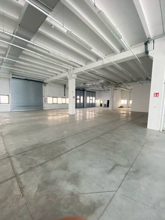 capannone in vendita a Granarolo dell'Emilia in zona Cadriano