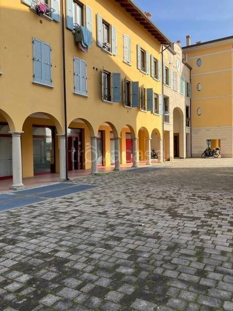 negozio in vendita a Granarolo dell'Emilia in zona Cadriano