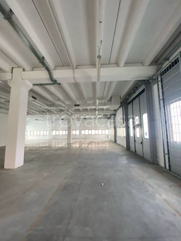 locale commerciale in vendita a Granarolo dell'Emilia in zona Cadriano