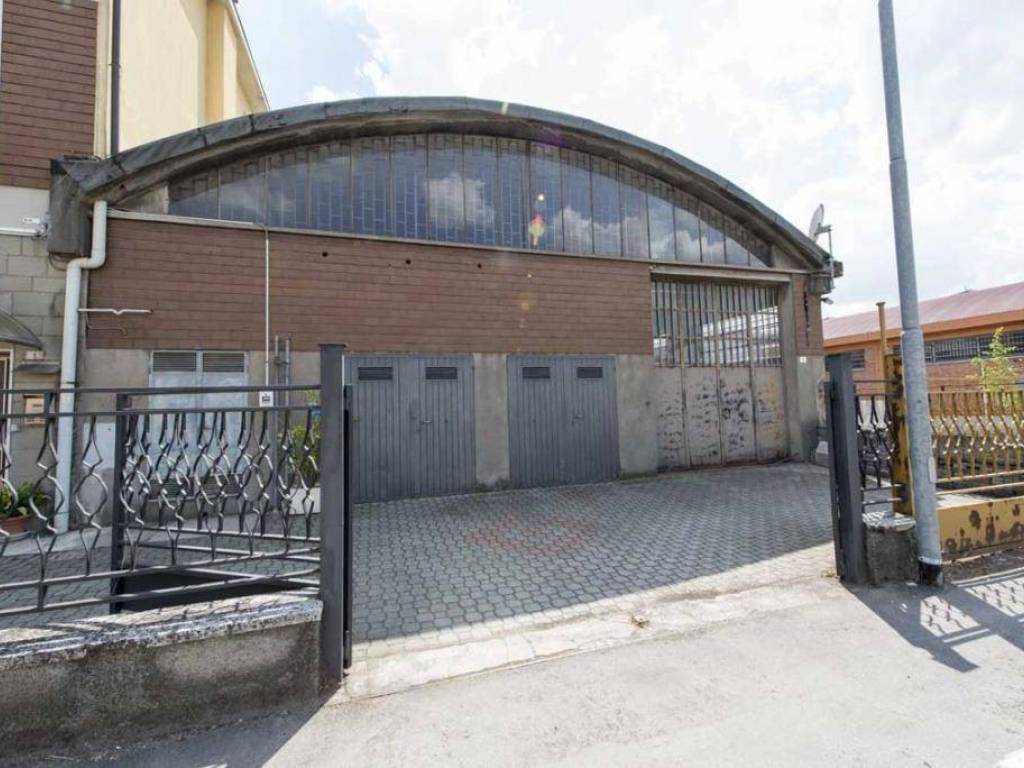 locale commerciale in vendita a Granarolo dell'Emilia in zona Cadriano