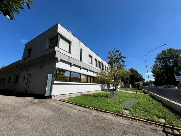 capannone in vendita a Granarolo dell'Emilia in zona Cadriano