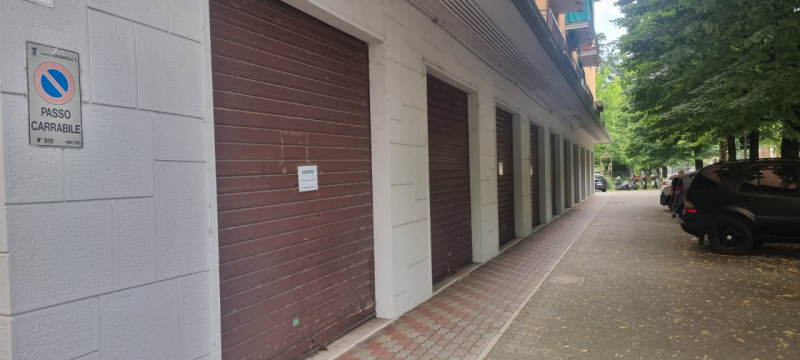 negozio in vendita a Granarolo dell'Emilia in zona Cadriano