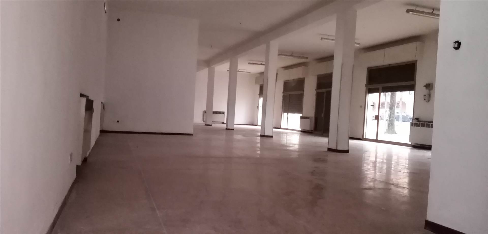 negozio in vendita a Granarolo dell'Emilia in zona Cadriano